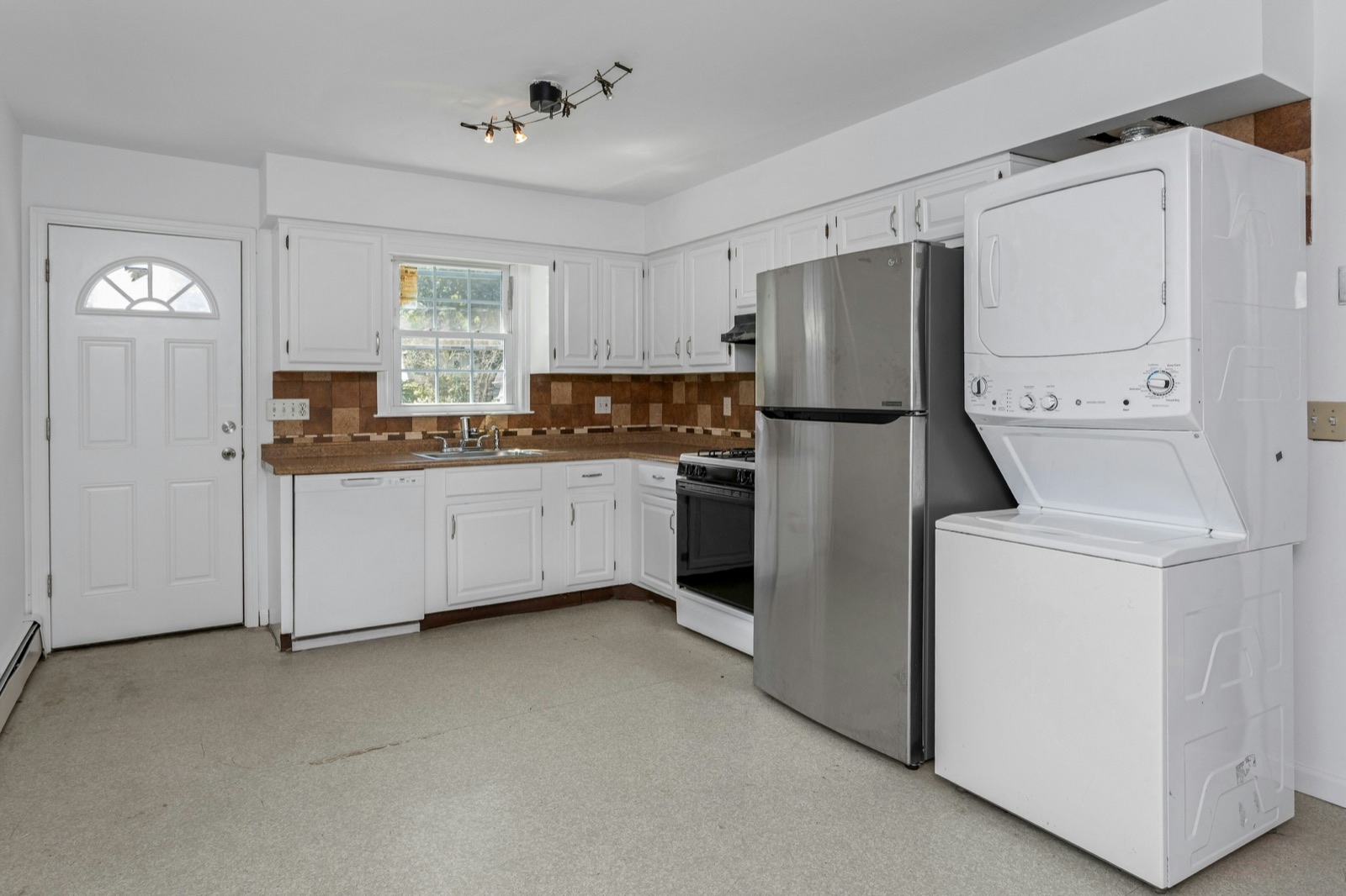 171.5 Henry Street — Unit B 6
